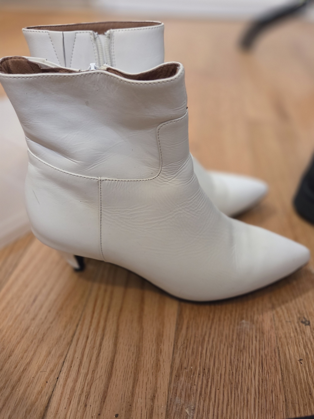Women’s White Pointed-Toe Ankle Boots - Elegant Leather Kitten Heels